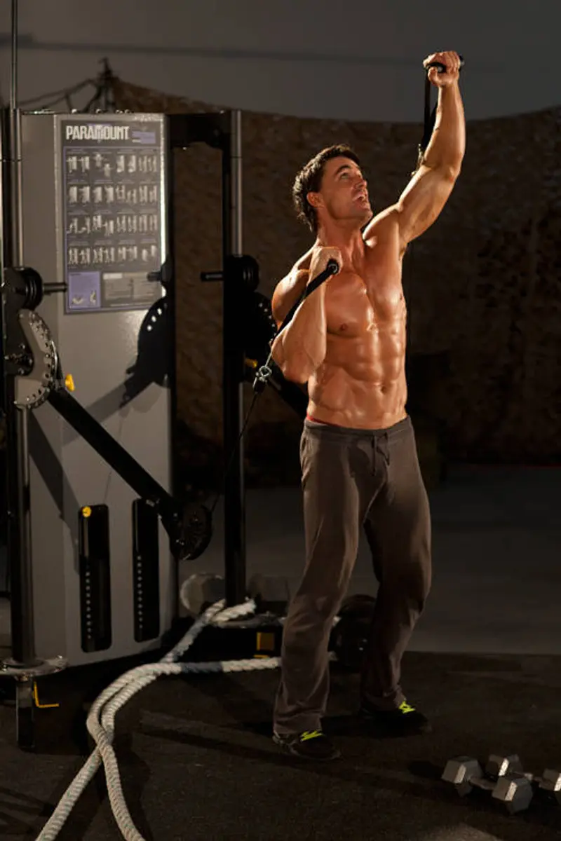 Alternating Cable Shoulder Press — finish position
