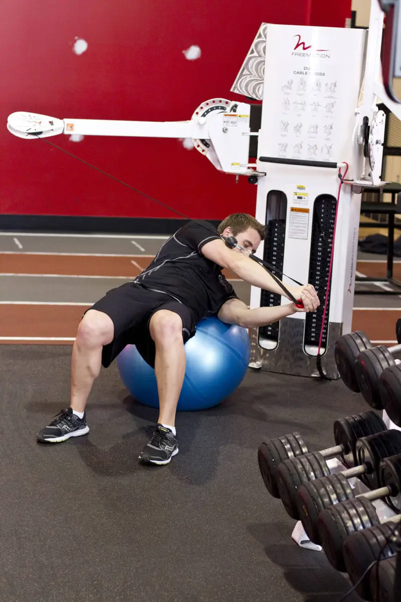 Cable Russian Twists — finish position