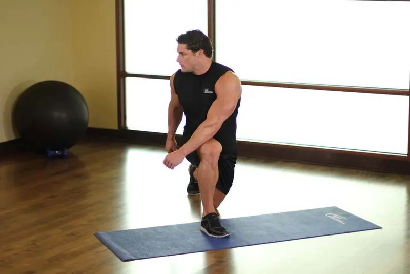 Crossover Reverse Lunge — finish position