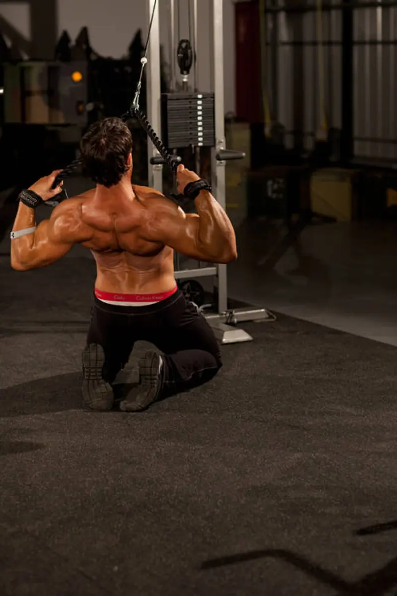 Kneeling High Pulley Row — finish position
