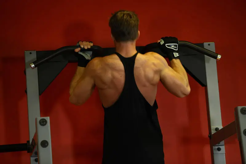 Mixed Grip Chin — finish position