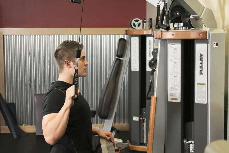 One Arm Lat Pulldown — finish position