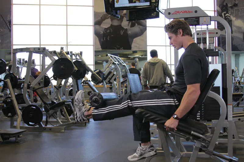Single-Leg Leg Extension — finish position